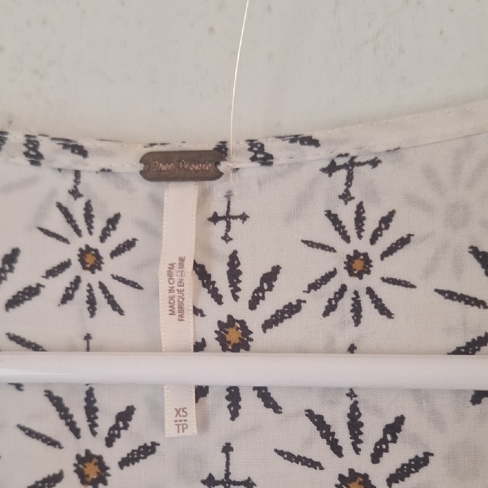 Bohemian Y2k Free People Cream and Brown Patterned Blouse 100% Rayon Sz XS - Picture 3 of 6
